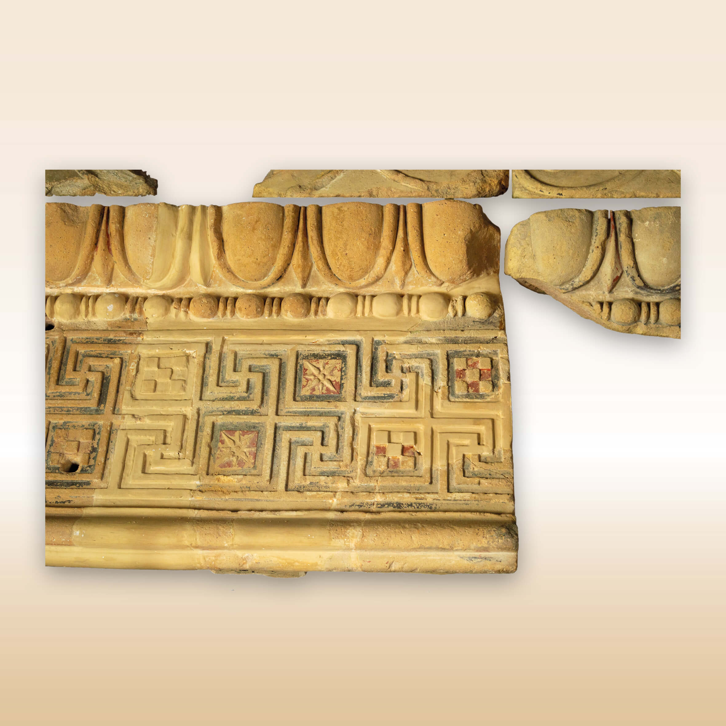 FRAMMENTI DI SIMA CON DECORAZIONE A OVOLI E TACCHE